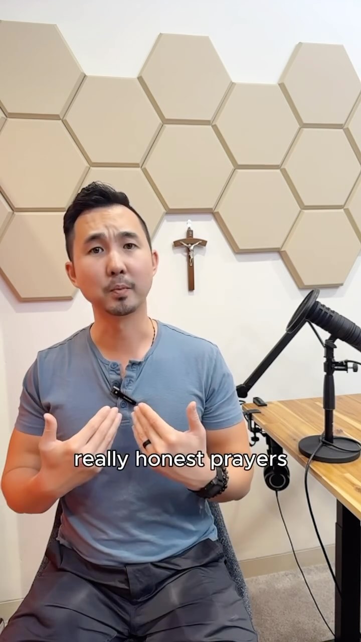 Christ is King and our lives make no sense until we allow Him to reign in our hearts. 👑❤️
Thanks to @catholic.sg for welcoming me during my mission in Singapore.