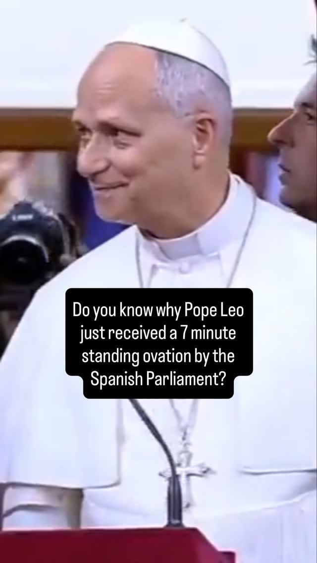 In one of his most significant speeches since being elected as the 266th successor of St. Peter, Pope Leo preached with boldness:
“The world is experiencing a profound spiritual and cultural crisis.”
“A nation’s moral greatness is measured by how it treats the most vulnerable, including human life from conception to natural death.”
“The defense of human life is neither a partisan issue nor a confessional interest: it is a goal of civilization.”
“Can a community that casts into the shadows the unborn child, the elderly, the sick, those who suffer in silence, or those who depend entirely on the care of others be called fully just?”
The Church walks alongside humanity, shares its hopes and its wounds, listens to the questions of every age and allows herself to be challenged by “everything concerning the lives of contemporary men and women.”
“I come before you as the Bishop of Rome and Shepherd of the Catholic Church, aware that the mission entrusted to the Successor of the Apostle Peter, as the principle and foundation of the unity of the Bishops and the faithful, places the Holy See, in a special way, in dialogue with peoples and with States.”